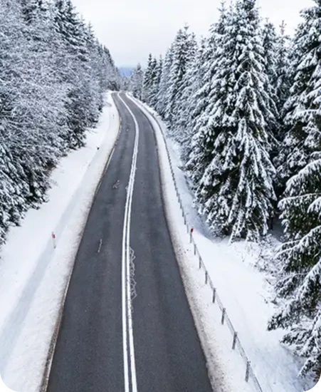 Salage préventif des routes et allées pour éviter le verglas mobile