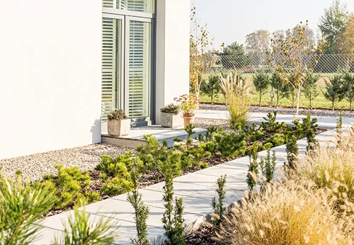 Travaux d’aménagement extérieur réalisés pour un bâtiment professionnel mobile